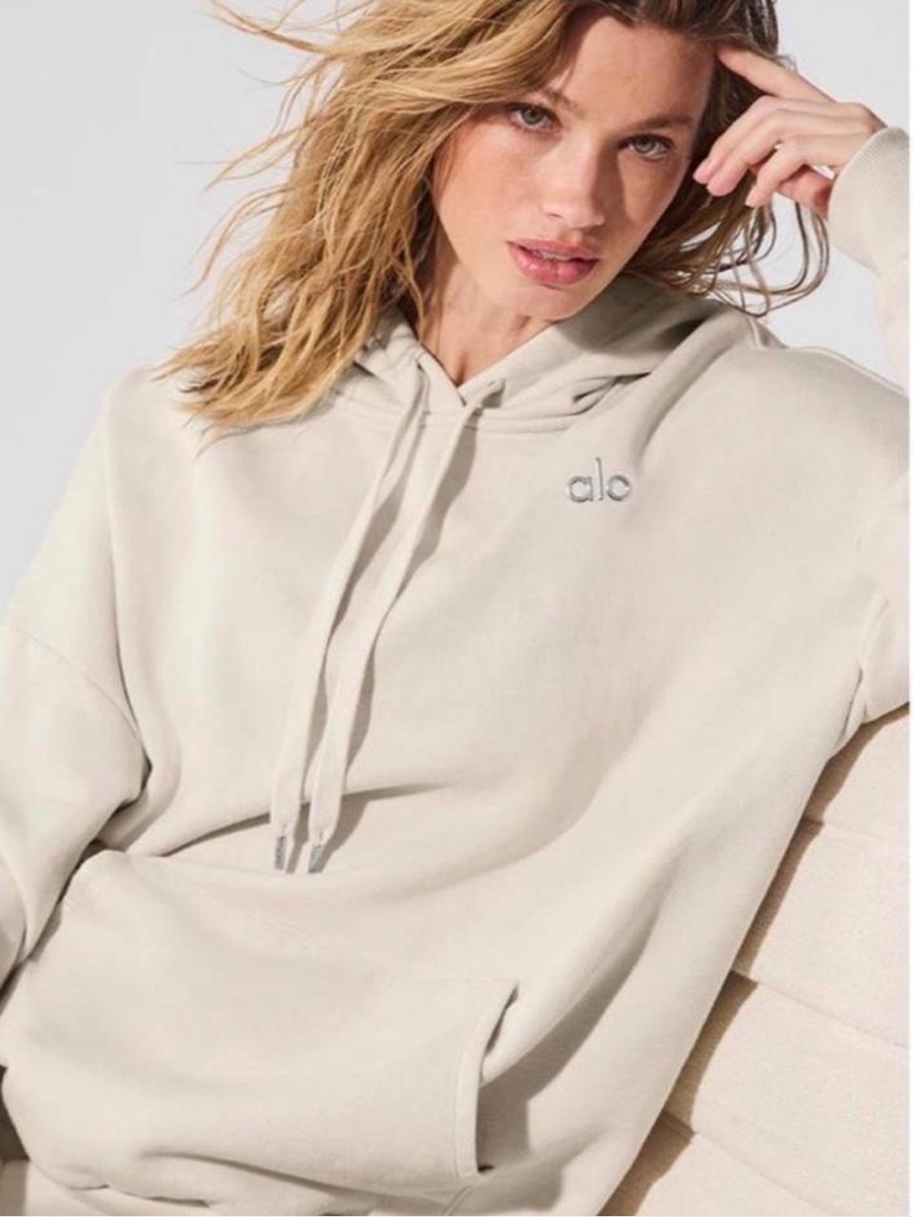 ALO Yoga Bone Lightweight Pullover Hoodie